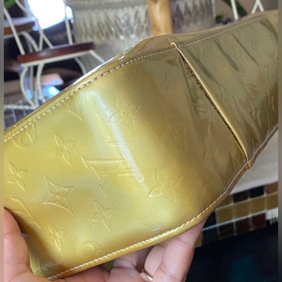 Louis Vuitton Vernis Large Luco Tote - Picture 12 of 15